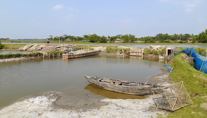 রামপালে সরকারি ৩ খাল দখল করে মাছচাষ, নাব্য সংকটের আশঙ্কা  