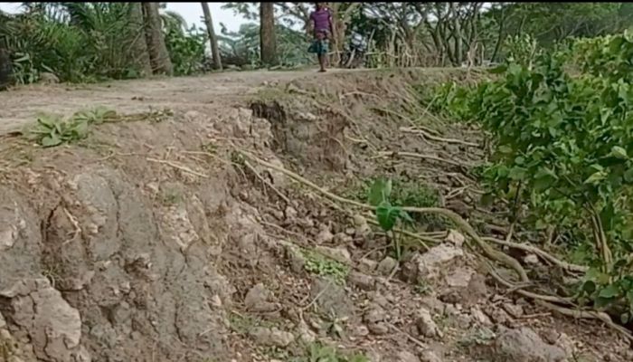 সুগন্ধা নদীর ভাঙনে বিলীন কয়েক'শ বসতবাড়ী ও ফসলী জমি