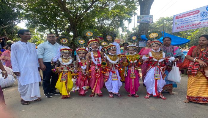 রাখাল নৃত্যের তালে তালে শুরু হলো মহারাসলীলা 