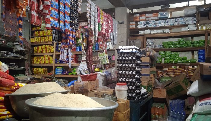 ডুমুরিয়ার অধিকাংশ  ব্যবসা প্রতিষ্ঠানে টাঙ্গানো নেই মুল্য তালিকা, প্রতিনিয়ত প্রতারিত হচ্ছে ক্রেতারা