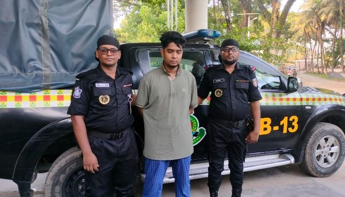 গাইবান্ধা থেকে শিক্ষার্থী পারভেজ হত্যা মামলার প্রধান আসামি মেহেরাজ গ্রেফতার