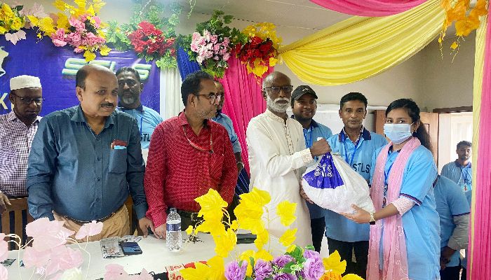 কুলাউড়ায় আন্তর্জাতিক বিজ্ঞাপন সংস্থার উদ্যোগে শিক্ষার্থীদের মধ্যে খাদ্য সমগ্রী বিতরণ
