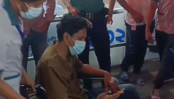 'নিষিদ্ধ' সংগঠনের সাবেক নেতা রায়হান ইসহাককে ধরিয়ে দিল ছাত্রদল, পুলিশ হেফাজতে