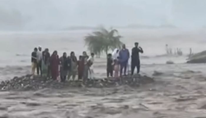 পাকিস্তানে  আকস্মিক বন্যায় নিহত ৯