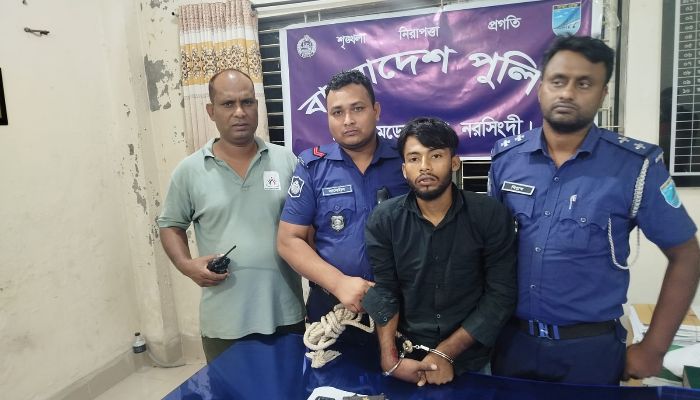 শিবপুরের শীর্ষ সন্ত্রাসী  মোহাম্মদ আলী অস্ত্রগুলিসহ গ্রেফতার 