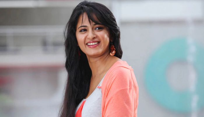 প্রথম প্রেম ভুলতে পারেননি আনুশকা