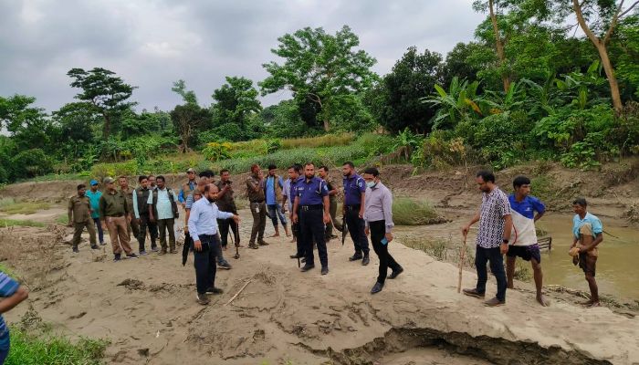 ​মীরসরাই হিংগুলি বন বিটে যৌথ অভিযানে দুইটি ড্রেজার জব্দ
