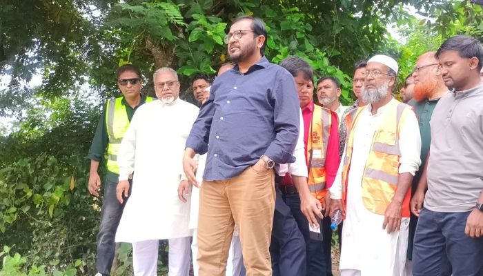 ফেনীতে বন্যা দুর্গত এলাকা পরিদর্শনে এবি পার্টির চেয়ারম্যান মঞ্জু