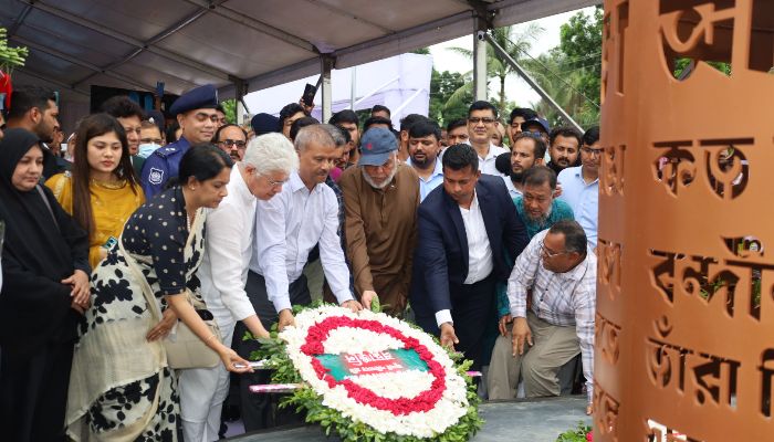 নারায়ণগঞ্জে দেশের প্রথম জুলাই শহীদ স্মৃতিস্তম্ভ উদ্বোধন করলেন ৫ উপদেষ্টা