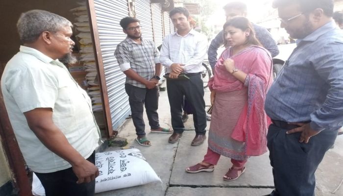 জীবননগরে সার ব্যবসায়ীকে জরিমানা
