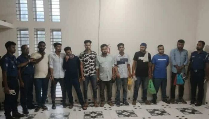 নড়াইলে পুলিশের বিশেষ অভিযান  ডাকাত চক্রের ৯ সদস্য আটক! ৭ মোটর সাইকেল উদ্ধার