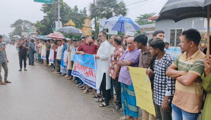 নালিতাবাড়ীতে খেলার মাঠ দখলের প্রতিবাদে মানববন্ধন