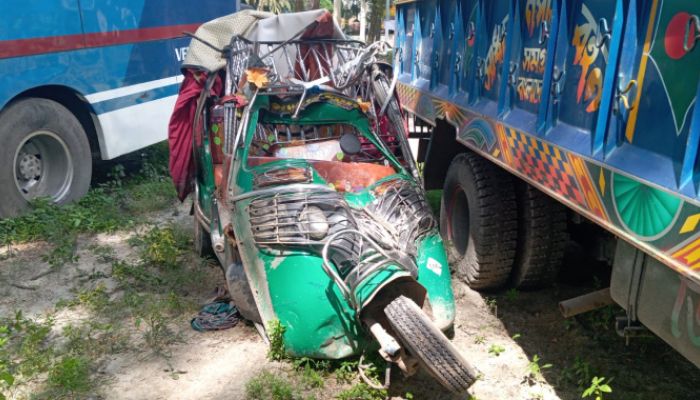 ত্রিশালে ট্রাক-সিএনজি সংঘর্ষে নিহত ২ জন