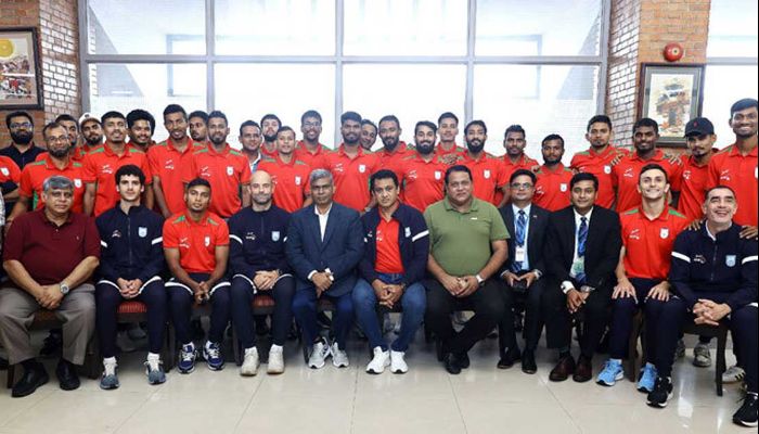 নেপাল থেকে বিশেষ বিমানে দেশে ফিরলেন ফুটবলাররা