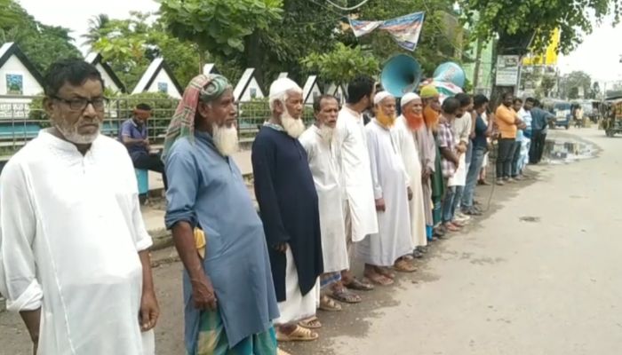 কুড়িগ্রামে সারের কৃত্রিম সংকট’র প্রতিবাদে বিক্ষোভ 