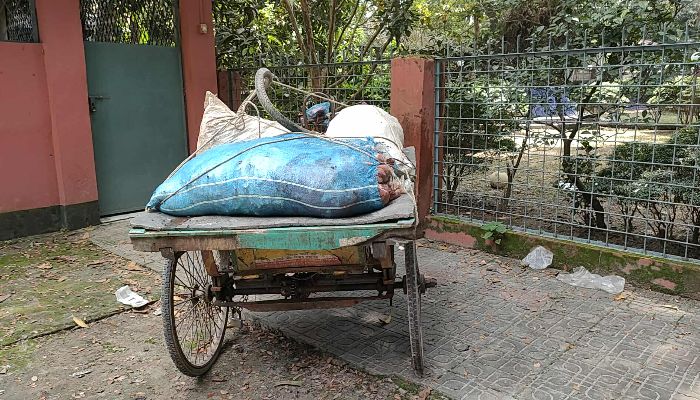 ত্রিশালে পচামুরগী মাংসসহ ২ জন আটক