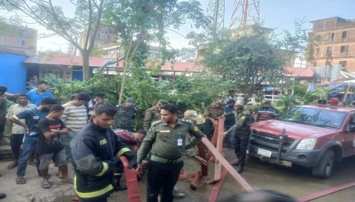খাগড়াছড়ি সদরে অগ্নিকাণ্ড: আনসার সদস্যদের দ্রুত পদক্ষেপে আগুন নিয়ন্ত্রণে
