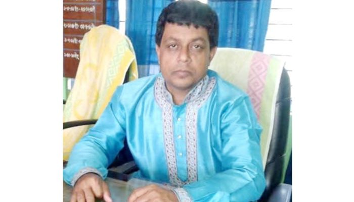 মতলব উত্তরে ভারপ্রাপ্ত কর্মকর্তাই ২৩ শিক্ষা প্রতিষ্ঠানের প্রিজাইটিং!