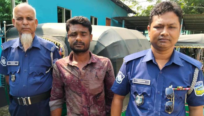 ফুলবাড়ীয়ায় সিএনজি চোরকে গণপিটুনি