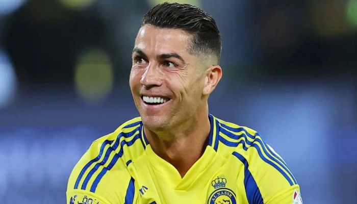 ফুটবলে প্রথম বিলিয়নিয়ার হলেন রোনালদো