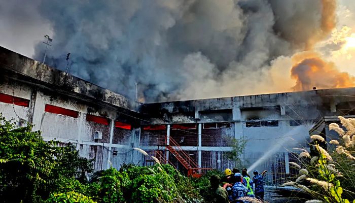 বিমানবন্দরের কার্গো ভিলেজের আগুন নিয়ন্ত্রণে