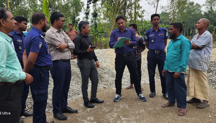 অবৈধ পাথর উত্তোলন ও মিনি পেট্রোল পাম্পে অভিযান