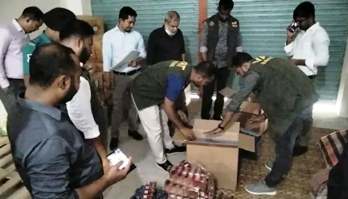 বরিশালে কোটি টাকার নকল সিগারেট জব্দ