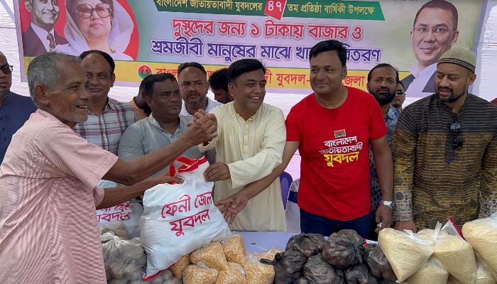 ফেনীতে যুবদলের উদ্যোগে ১ টাকায়‎ বাজার 