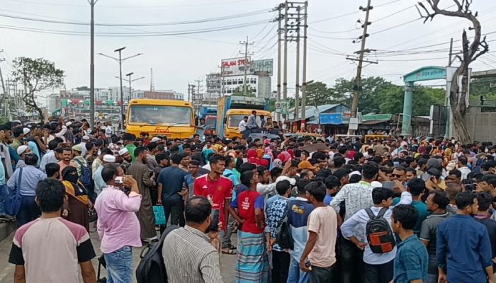 কর্মরত অবস্থায় অসুস্থ শ্রমিকের মৃত্যু, শ্রমিকদের বিক্ষোভ