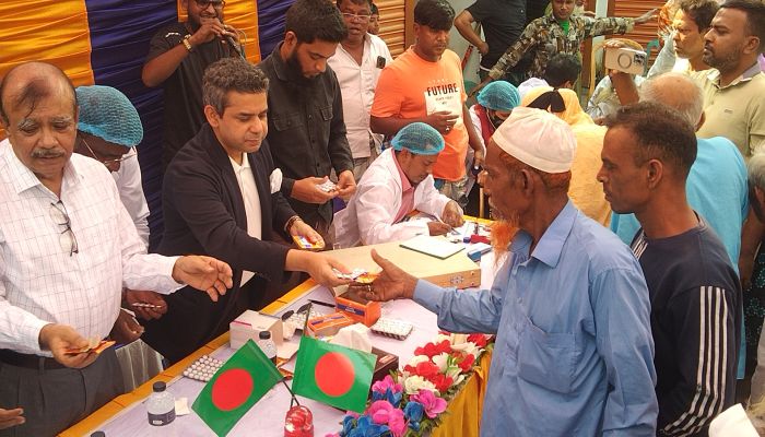 হোমনায় স্বাস্থ্যসেবা নিশ্চিত করতে মনোয়ার সরকারের উদ্যোগে ফ্রি মেডিকেল ক্যাম্প