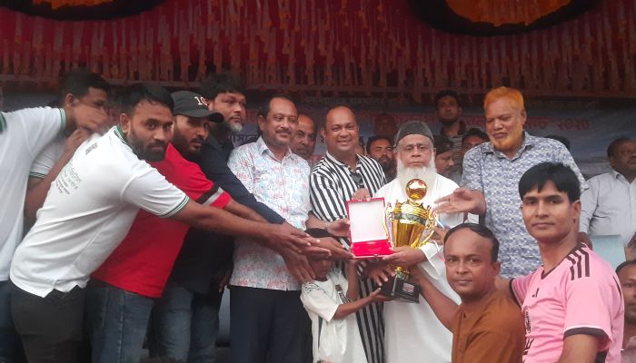 মতলব উত্তরে আরাফাত রহমান কোকো স্মৃতি ফুটবল ফ্রিজকাপ ফুটবল টুর্নামেন্ট  অনুষ্ঠিত