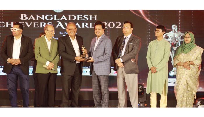 অ্যাচিভার্স অ্যাওয়ার্ড পেলেন হাবিবুর রহমান পলাশ