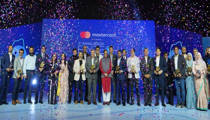 ২৬টি সম্মাননা প্রদানের মধ্য দিয়ে অনুষ্ঠিত হলো ৩য় বাংলাদেশ ফিনটেক অ্যাওয়ার্ড