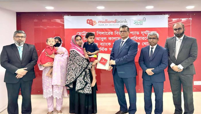 বেয়ারিং প্যাড দুর্ঘটনায় নিহত আবুল কালামের পরিবারকে মিডল্যান্ড ব্যাংকের আর্থিক সহায়তা 