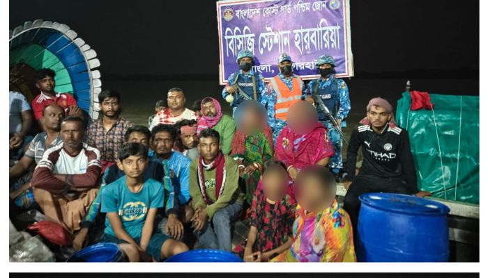 ভাসমান ৪২ জন যাত্রীকে বোটসহ উদ্ধার