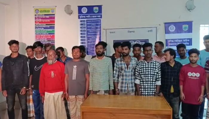 পদ্মার চরে ১১ সন্ত্রাসী বাহিনীর বিরুদ্ধে অভিযান, গ্রেপ্তার ৫৮