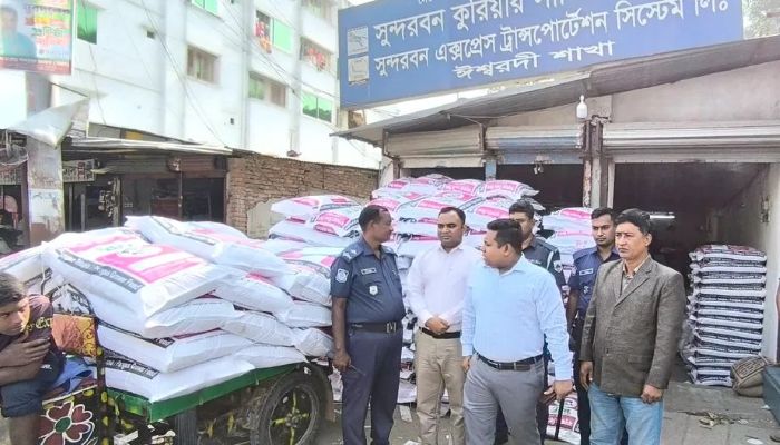 ঈশ্বরদীতে সুন্দরবন কুরিয়ার সার্ভিস থেকে নকল ফিড জব্দ