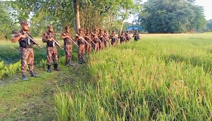 কুড়িগ্রামে সীমান্তে কঠোর নজরদারিতে বিজিবি, ভারতীয় পণ্য জব্দ  