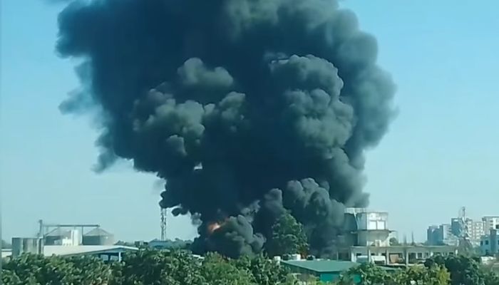 গাজীপুরে কয়েল কারখানায় ভয়াবহ আগুন