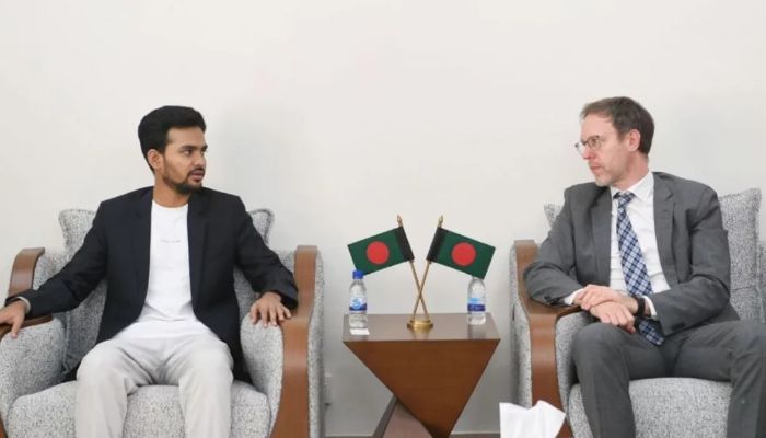 ক্রীড়া উপদেষ্টার সঙ্গে পাকিস্তানের হাইকমিশনারের সৌজন্য সাক্ষাৎ