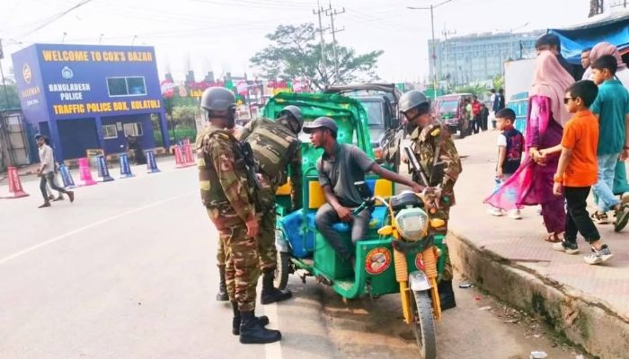 কক্সবাজারে প্রভাব পড়েনি লকডাউন,  নাশকতা এড়াতে সেনাবাহিনী তৎপর