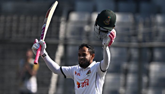 রেকর্ড সেঞ্চুরির পর নিজেকে ‘বোরিং স্বভাবের’ বললেন মুশফিক