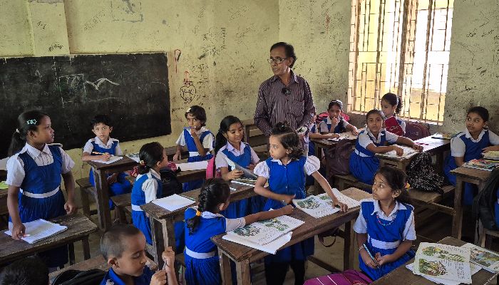 জ্ঞানের বাতিঘর আদর্শ শিক্ষক সুজিত সাহার অবসর 