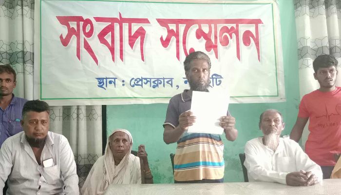 বসতঘর ভাঙচুরের অভিযোগ