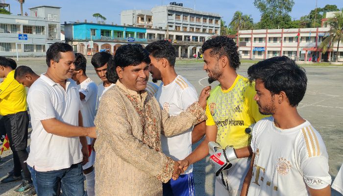 ঝালকাঠির কাঠালিয়ায় শুরু হয়েছে ইউএনও কাপ ফুটবল টুর্নামেন্ট