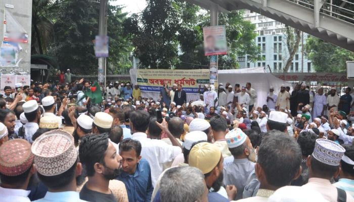 যমুনা অভিমুখে ইবতেদায়ী শিক্ষকদের লংমার্চের ঘোষণা
