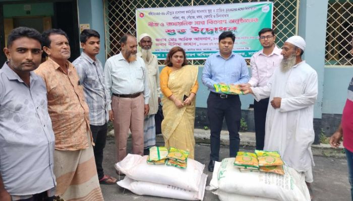 বীজ ও রাসায়নিক সার বিতরণ অনুষ্ঠানের উদ্বোধন