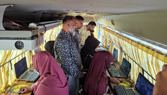 ভ্রাম্যমাণ কম্পিউটার প্রশিক্ষণের উদ্বোধন