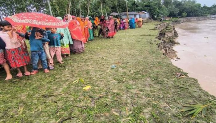 ভিটেমাটি নদীতে, চরবাসীর আর্তনাদ