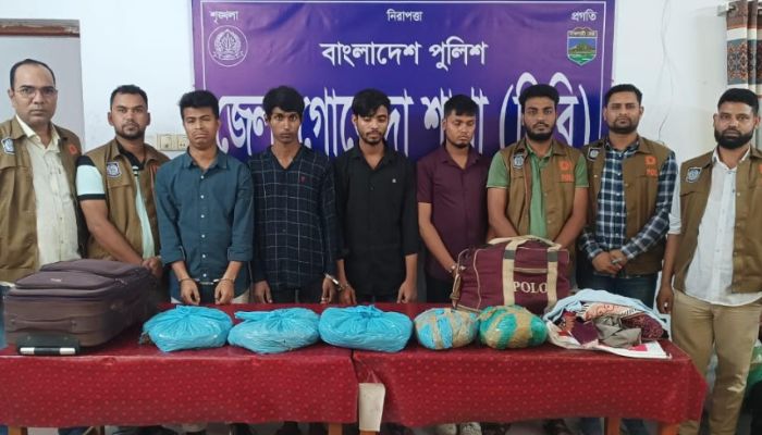 ৫ কেজি গাঁজাসহ গ্রেপ্তার ৪ 